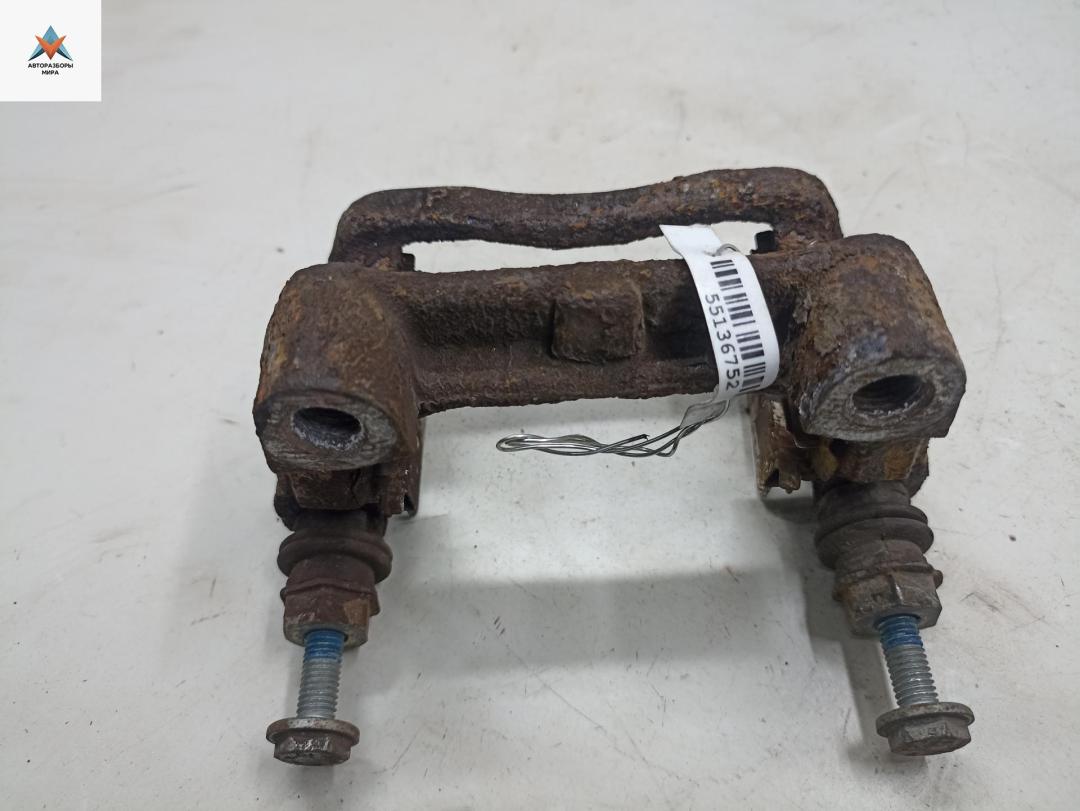 скоба суппорта Opel Astra G 2002, 1.6 л., бензин, МКПП, белый, универсал - фото №1