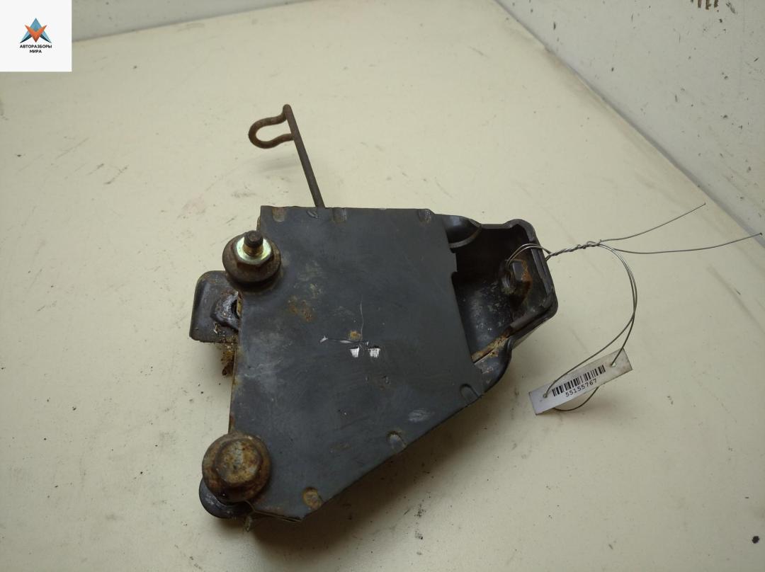 кронштейн КПП Volkswagen Transporter T4 1994, 2.4 л., дизель, МКПП, белый, микроавтобус - фото №1