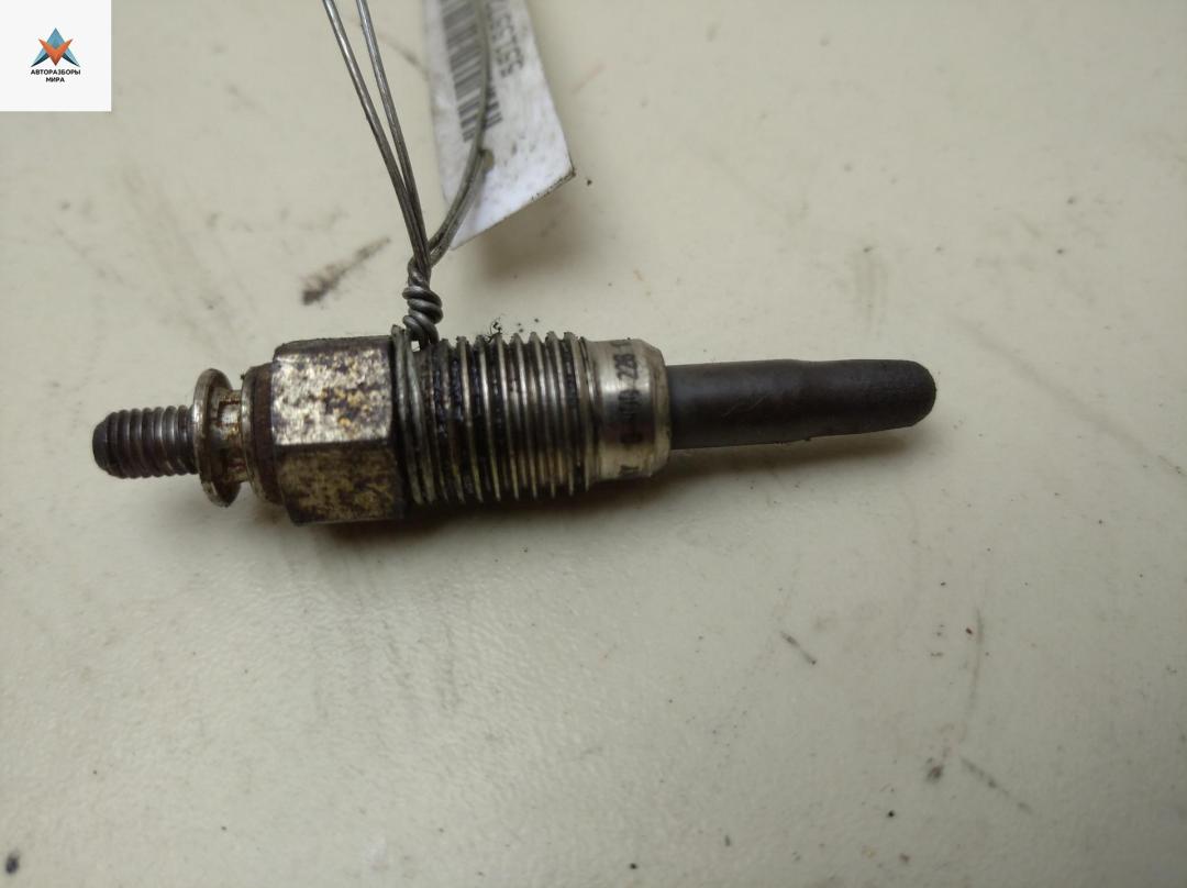 свеча накала Volkswagen Transporter T4 1998, 2.4 л., дизель, МКПП, микроавтобус, 0100226173948 - фото №1