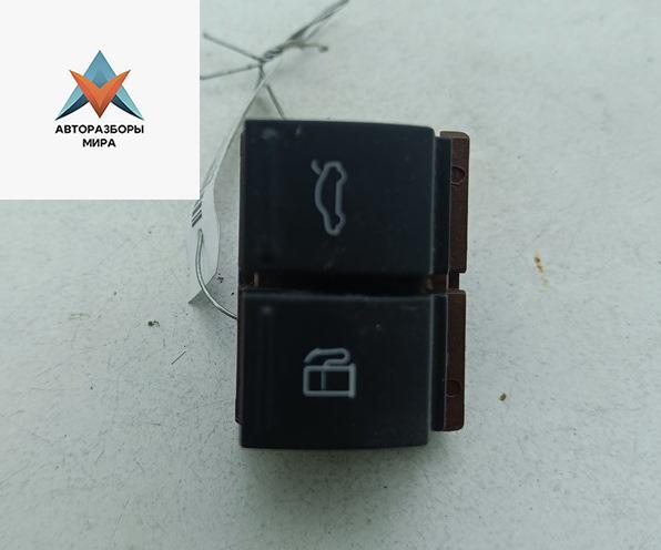 Кнопка открывания лючка топливного бака Volkswagen Passat B6 2008, 1.9 л., дизель, МКПП, красный, универсал, 3C0959903B - фото №1