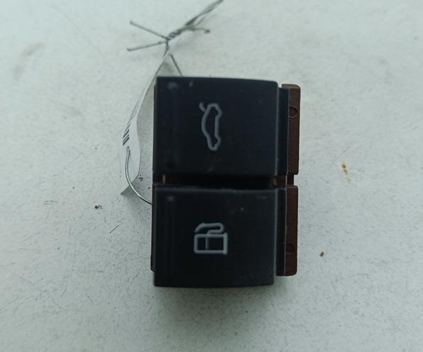 Кнопка открывания лючка топливного бака Volkswagen Passat B6 2008, 1.9 л., дизель, МКПП, красный, универсал, 3C0959903B