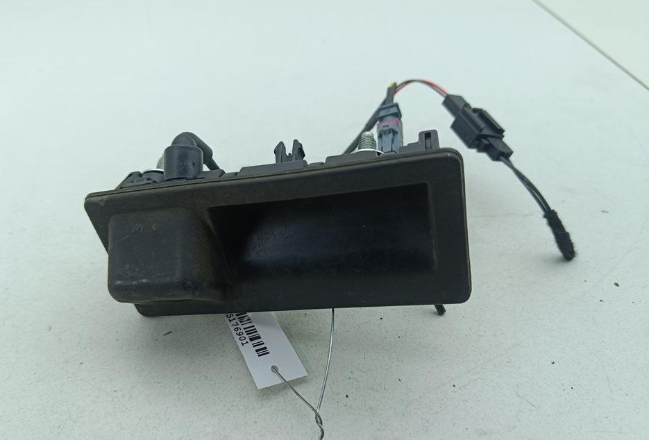 кнопка открытия багажника Volkswagen Passat B6 2008, 2.0 л., дизель, АКПП, чёрный, универсал, 5N0827566