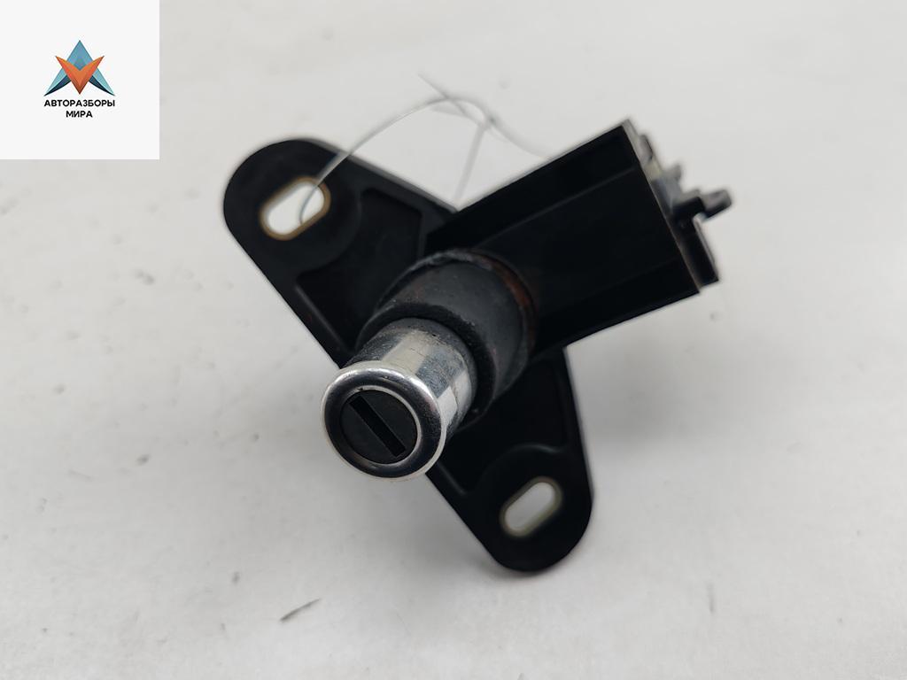 кнопка открытия багажника Opel Zafira 1 поколение (A) 1999, 2.0 л., дизель, МКПП, красный, минивэн - фото №1