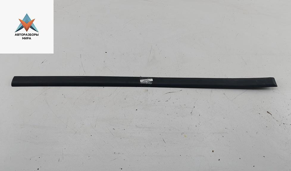 молдинг двери передней левой Opel Vectra B 1998, 1.8 л., бензин, МКПП, серый, универсал - фото №1