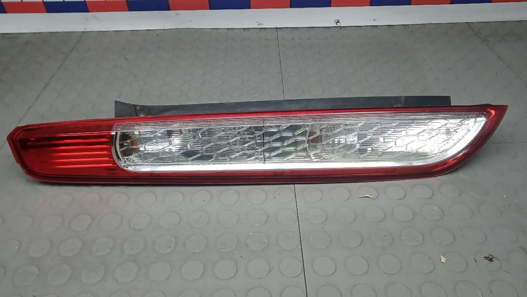 фонарь задний левый Ford Focus 3 поколение 2011, 1.6 л., бензин, МКПП, хетчбэк 5 дв. - фото №1