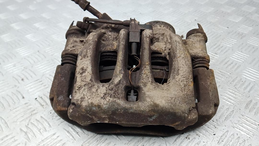 суппорт передний левый Mercedes-Benz Sprinter 2 поколение (W906) 2006, 2.2 л., CDI 211/311/411, дизель, МКПП, микроавтобус - фото №1