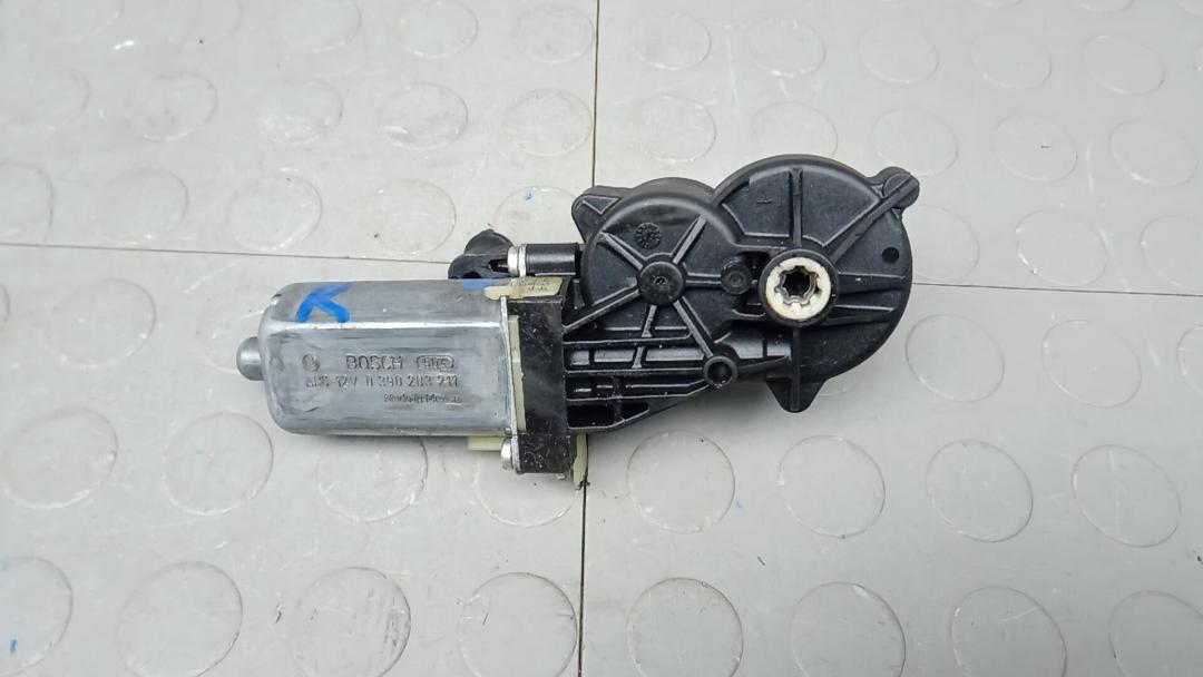 Моторчик сидения передний Mercedes-Benz M-Класс W164 2007, 3.0 л., D ML280 CDI, дизель, АКПП, внедорожник 5 дв. - фото №1