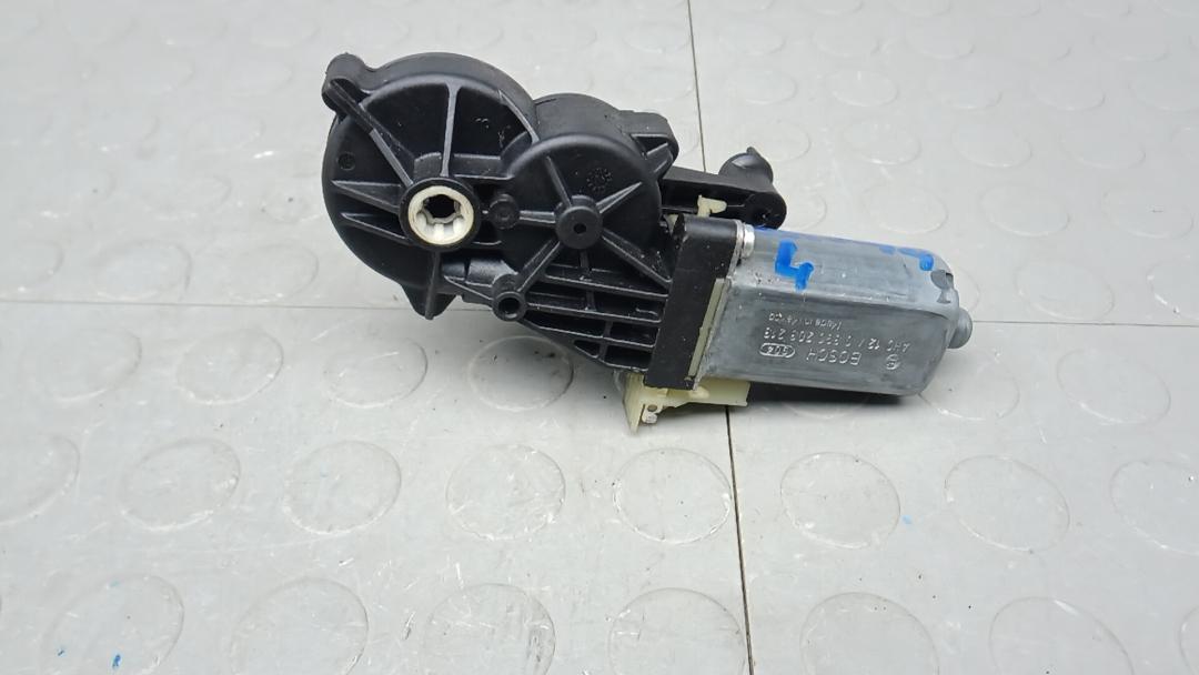 Моторчик сидения передний Mercedes-Benz M-Класс W164 2007, 3.0 л., D ML280 CDI, дизель, АКПП, внедорожник 5 дв. - фото №1