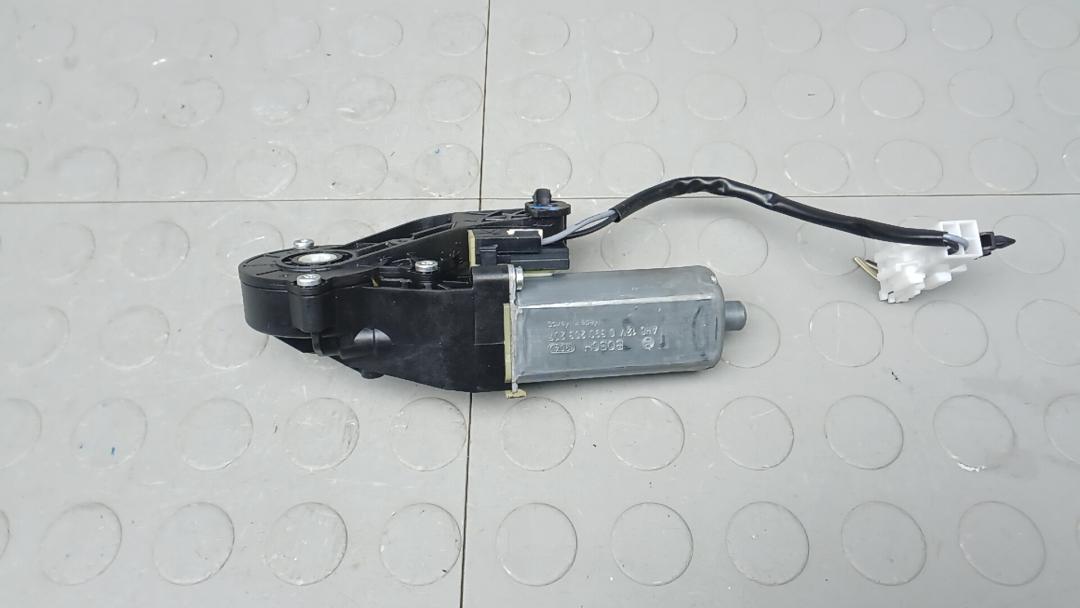 Моторчик сидения передний Mercedes-Benz M-Класс W164 2007, 3.0 л., D ML280 CDI, дизель, АКПП, внедорожник 5 дв. - фото №1