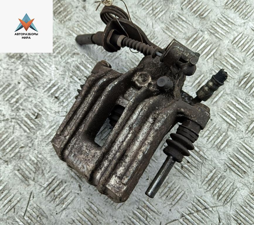 суппорт задний правый Audi A4 B7 2006, 2.0 л., бензин, АКПП, серый, универсал - фото №1