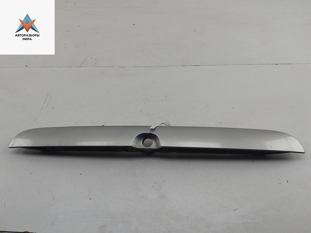 накладка подсветки номера Opel Zafira 1 поколение (A) 2002, 2.2 л., бензин, МКПП, серый, седан, 90579631 - фото №1