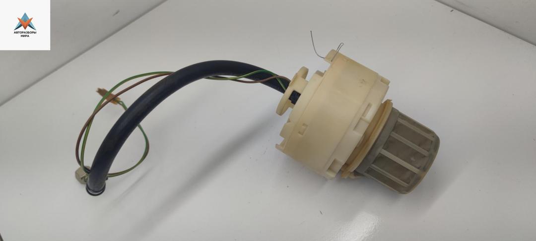 насос топливный Audi A6 4A/C4 1996, 2.0 л., бензин, МКПП, серый, седан, 4A0201779 - фото №1