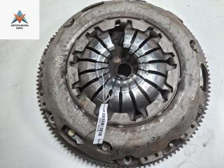 маховик Volkswagen Golf 5 поколение 2005, 1.6 л., бензин, МКПП, красный, хетчбэк 5 дв.