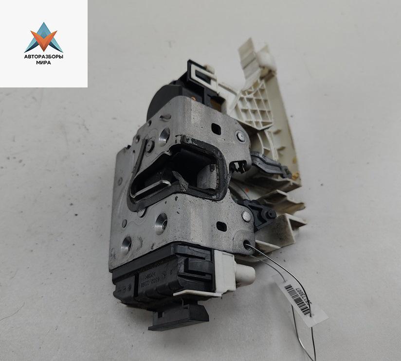 замок двери передней правой Volkswagen Crafter 1 поколение 2007, 2.5 л., дизель, МКПП, белый, микроавтобус, 45121168, 45021168 - фото №1