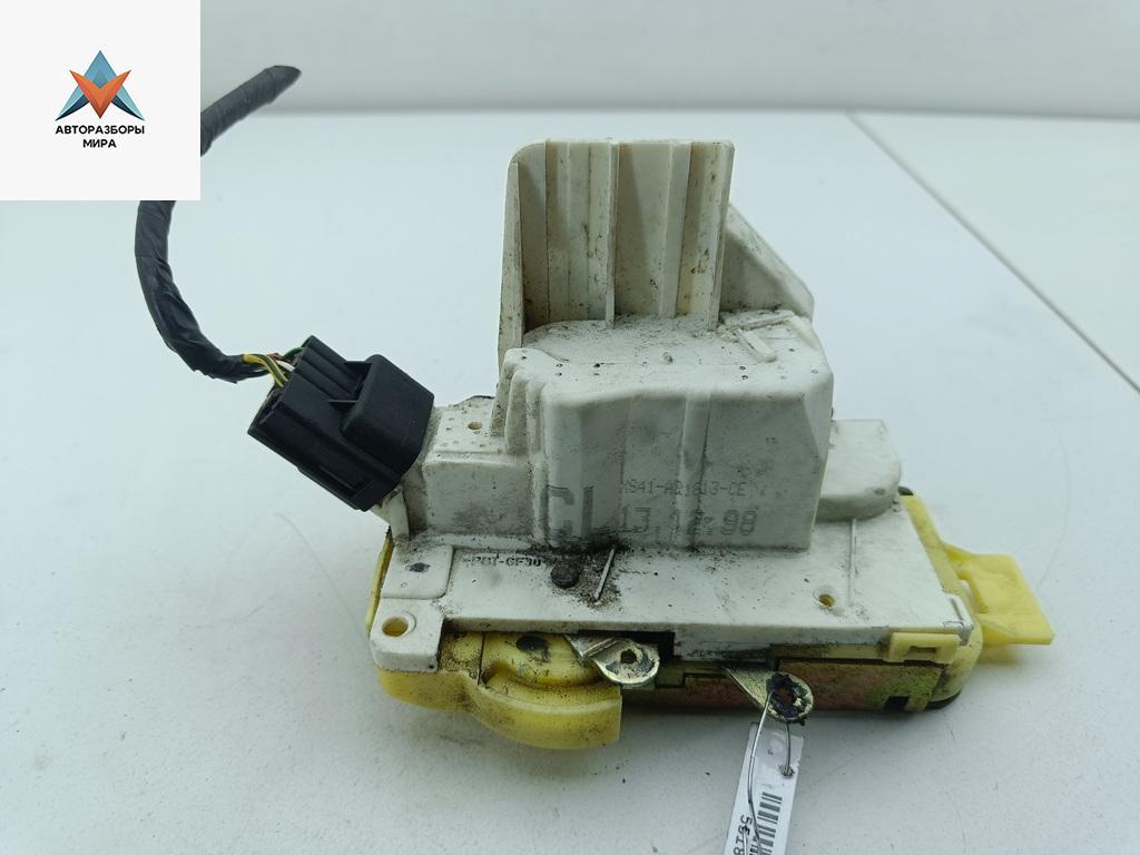 замок двери передней левой Ford Focus 1 поколение 1998, 1.4 л., бензин, МКПП, зелёный, универсал, XS41A21813CE - фото №1