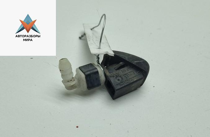 форсунка омывателя лобового стекла Skoda Roomster 1 поколение 2008, 1.9 л., дизель, МКПП, синий, фургон, 5J0955985 - фото №1