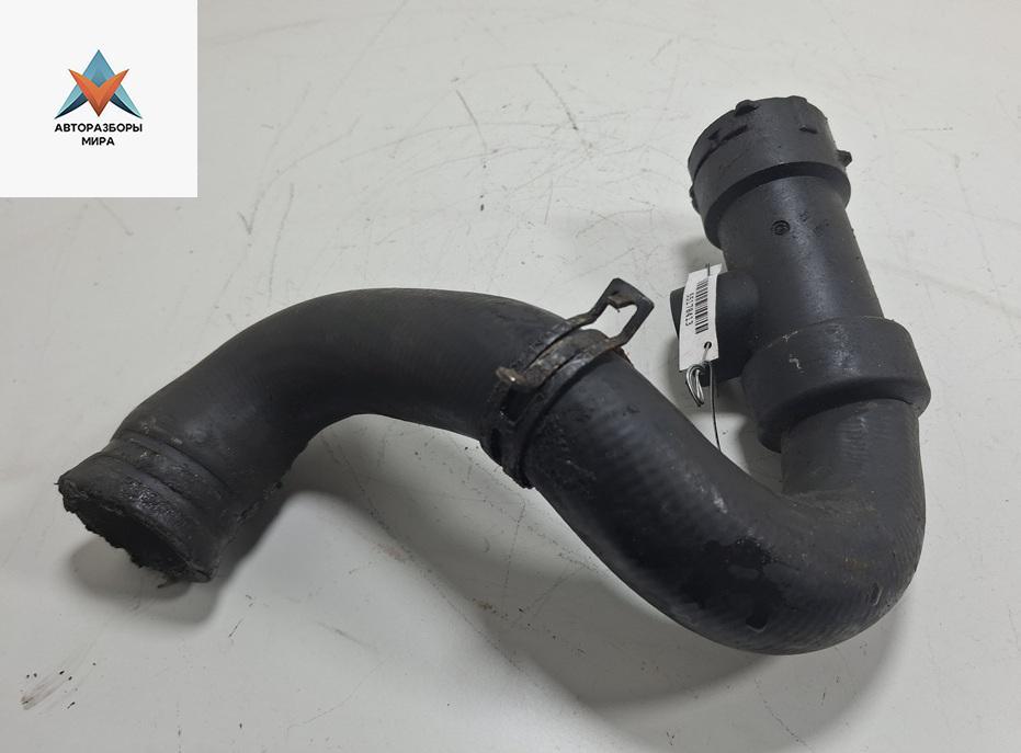 патрубок радиатора Audi A6 4B/C5 1999, 2.4 л., бензин, 8D0121049D - фото №1