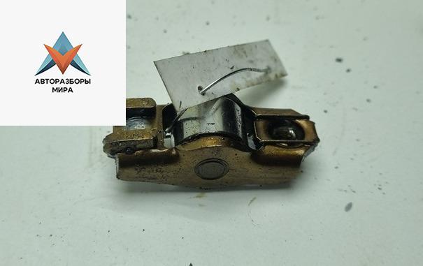 коромысло клапана (рокер) Volkswagen Golf 4 поколение 2002, 1.4 л., бензин, МКПП, чёрный, хетчбэк 5 дв. - фото №1
