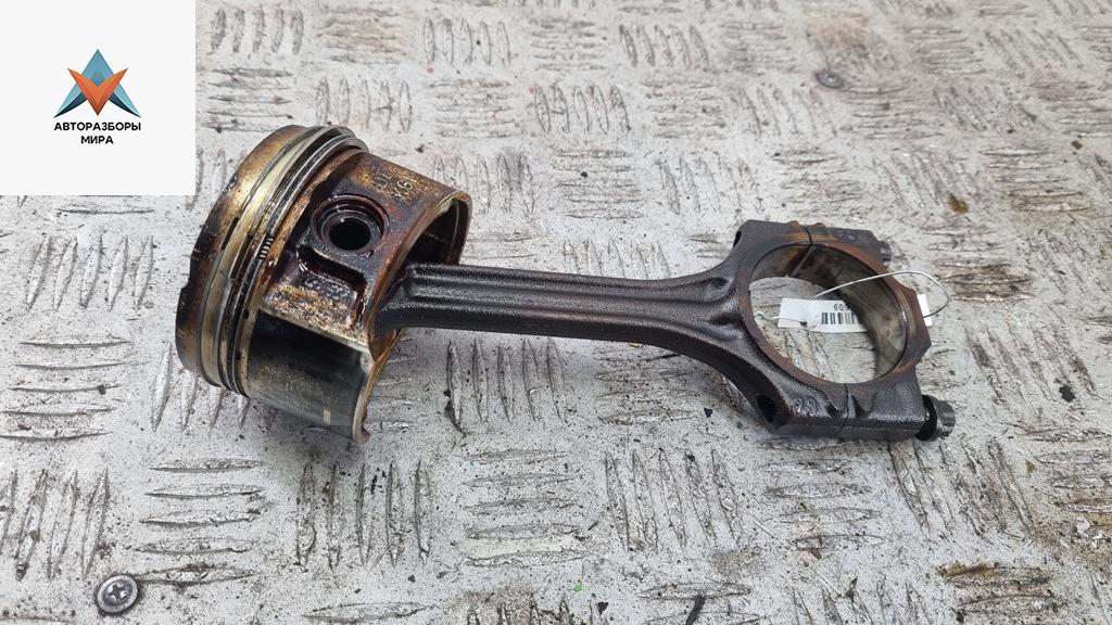 поршень Volkswagen Golf 4 поколение 2002, 1.4 л., бензин, МКПП, чёрный, хетчбэк 5 дв. - фото №1