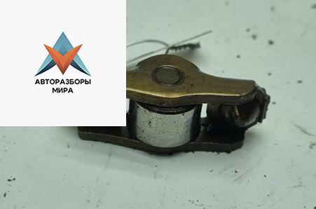 коромысло клапана (рокер) Volkswagen Golf 4 поколение 2002, 1.4 л., бензин, МКПП, чёрный, хетчбэк 5 дв. - фото №1