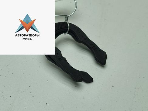 кронштейн (крепление) Volkswagen Golf 4 поколение 2002, 1.4 л., бензин, МКПП, чёрный, хетчбэк 5 дв., 032121142 - фото №1