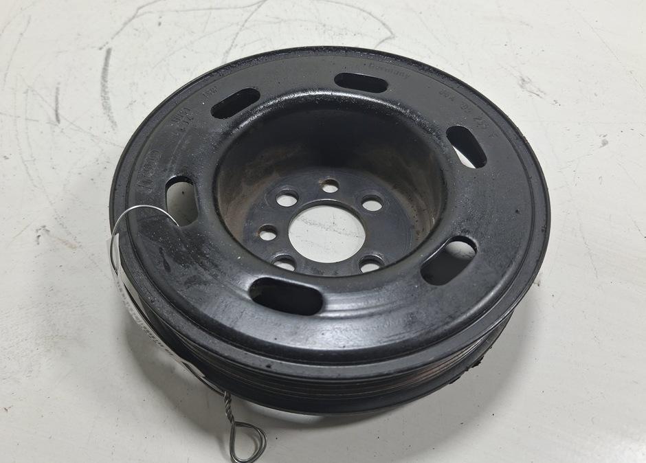 шкив коленвала Audi A3 8L 1997, 1.6 л., бензин, МКПП, чёрный, хетчбэк 3 дв., 06A105255F
