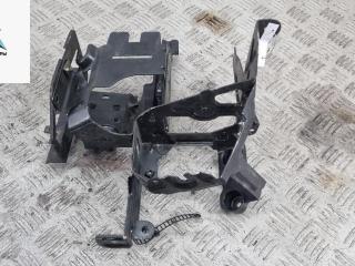 кронштейн (крепление) Volkswagen Passat B5 [рестайлинг] 2001, 2.0 л., бензин, МКПП, синий, универсал, 4B0614119R