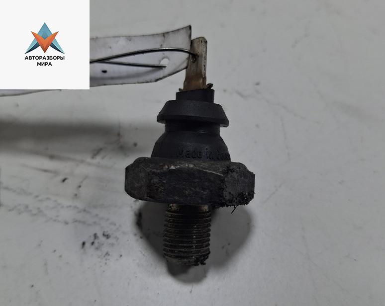 датчик давления масла Audi A6 4B/C5 1999, 2.4 л., бензин, АКПП, чёрный, универсал - фото №1