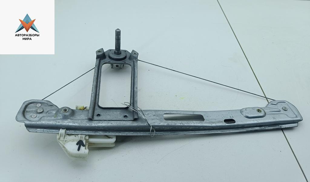 стеклоподъемник задний правый Ford Focus 1 поколение 1998, 1.4 л., бензин, МКПП, зелёный, универсал, XS4127000AH - фото №1