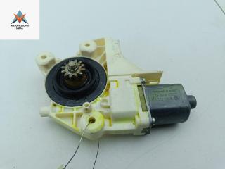 моторчик стеклоподъемника задний правый Ford Focus 2 поколение [рестайлинг] 2010, 1.6 л., i, бензин, МКПП, чёрный, хетчбэк 5 дв., 0130322218