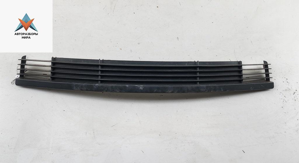 заглушка (решетка) в бампер BMW 3 серия E36 1995, 1.8 л., бензин, МКПП, серый, хетчбэк 3 дв., 8165144 - фото №1