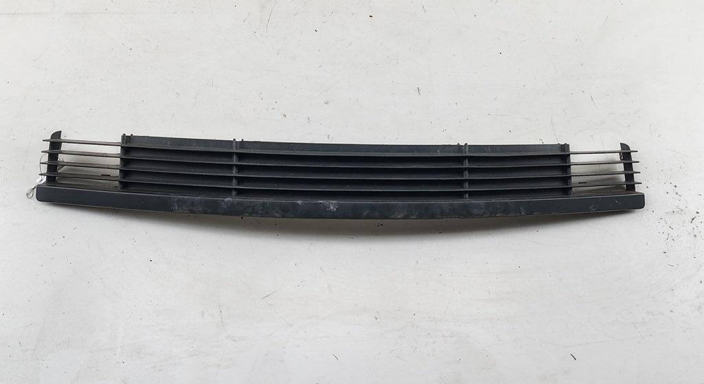 заглушка (решетка) в бампер BMW 3 E36 1995, 1.8 л., бензин, МКПП, серый, хетчбэк 3 дв., 8165144