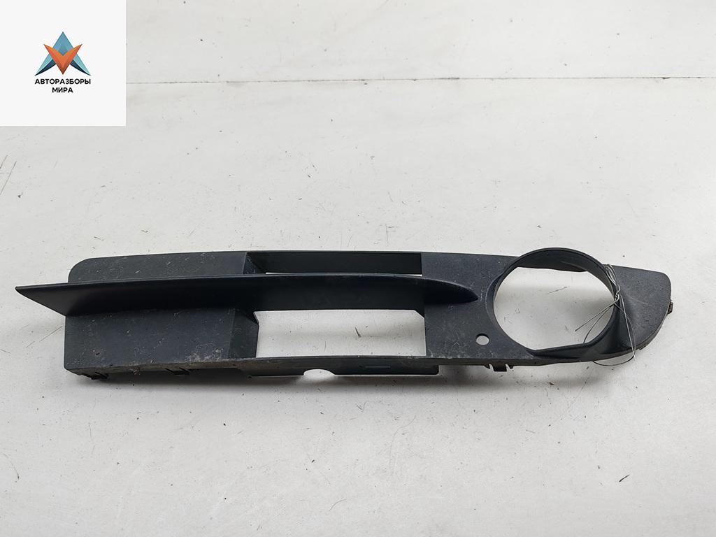 рамка фары противотуманной правой BMW 5 серия E60/E61 2006, 2.5 л., дизель, АКПП, чёрный, универсал, 7049244 - фото №1