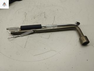 ключ колесный (балонный) Kia Rio 2 поколение 2005, 1.6 л., бензин, МКПП, серый, хетчбэк 5 дв.