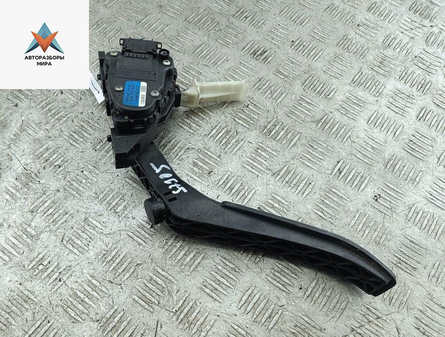 педаль Volkswagen Touareg 1 поколение 2003, 2.5 л., дизель, АКПП, чёрный, внедорожник 5 дв. - фото №1