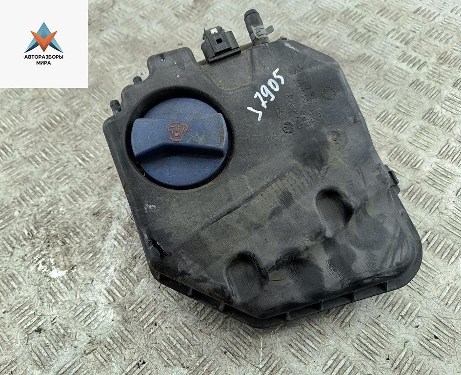 бачок расширительный Volkswagen Touareg 1 поколение 2003, 2.5 л., дизель - фото №1