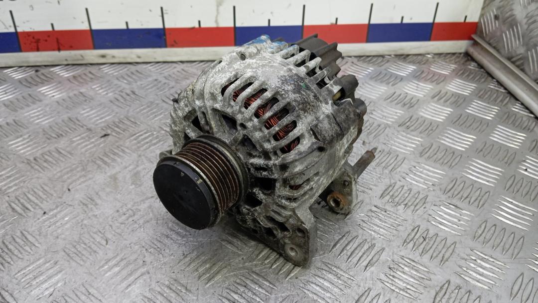 генератор Skoda Rapid 1 поколение 2014, 1.6 л., дизель, МКПП, хетчбэк 5 дв., 06F903023E - фото №1