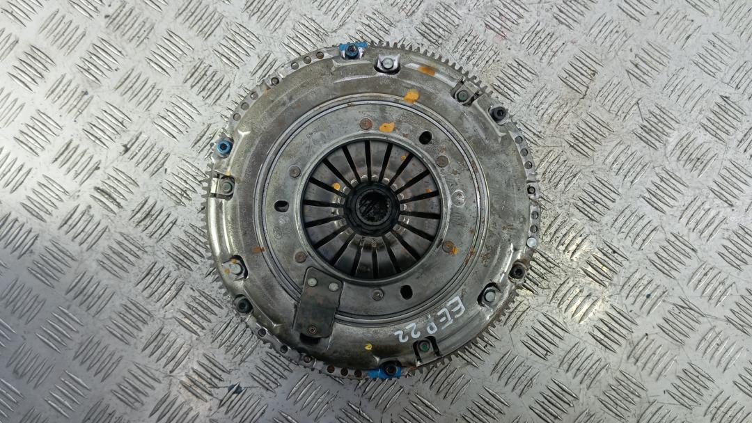 маховик Skoda Superb 2 поколение 2010, 2.0 л., дизель, МКПП, хетчбэк 5 дв. - фото №1