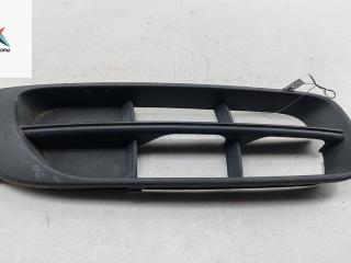 заглушка (решетка) в бампер Skoda Fabia 2 поколение (5J) 2009, 1.2 л., бензин, МКПП, красный, универсал, 5J0807368