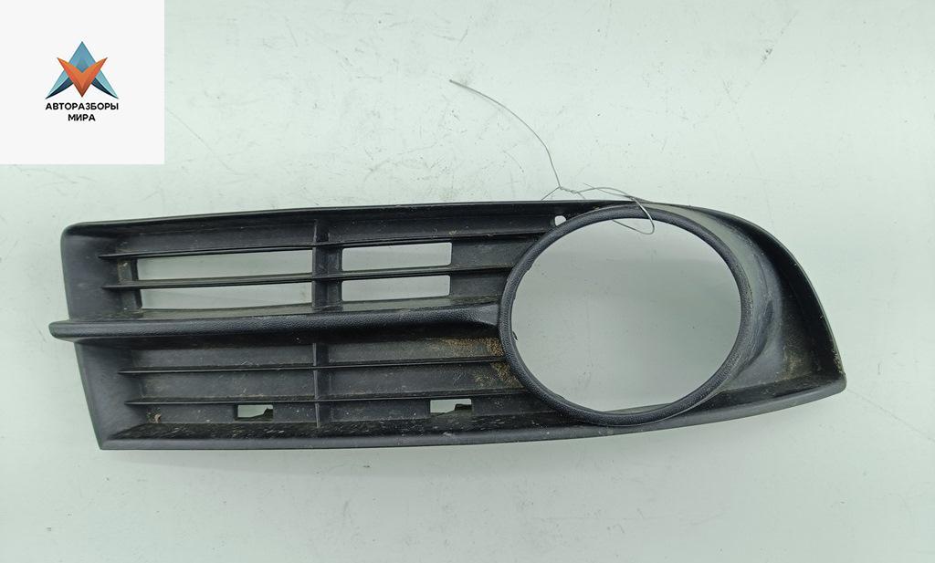 рамка фары противотуманной правой Volkswagen Caddy 3 поколение 2006, 1.9 л., дизель, АКПП, серый, фургон, 1T0853666A - фото №1
