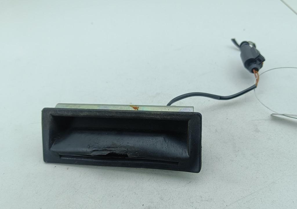 кнопка открытия багажника Volkswagen Bora 2000, 1.6 л., бензин, АКПП, серый, седан, 1J0827566C