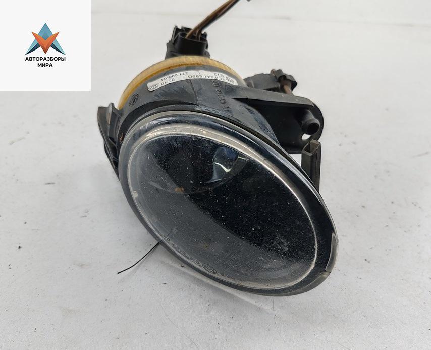 фара противотуманная левая Volkswagen Passat B6 2010, 1.6 л., бензин, МКПП, серый, универсал, 3C0941699B - фото №1