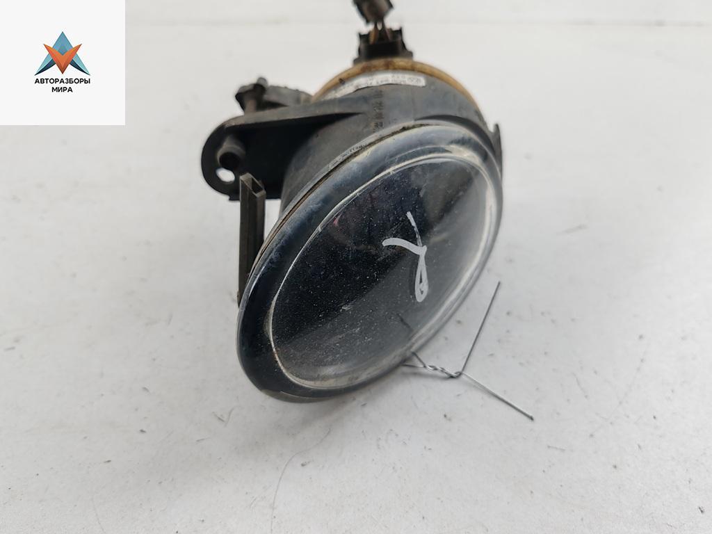 фара противотуманная правая Volkswagen Passat B6 2010, 1.6 л., бензин, МКПП, серый, универсал, 3C0941700B - фото №1