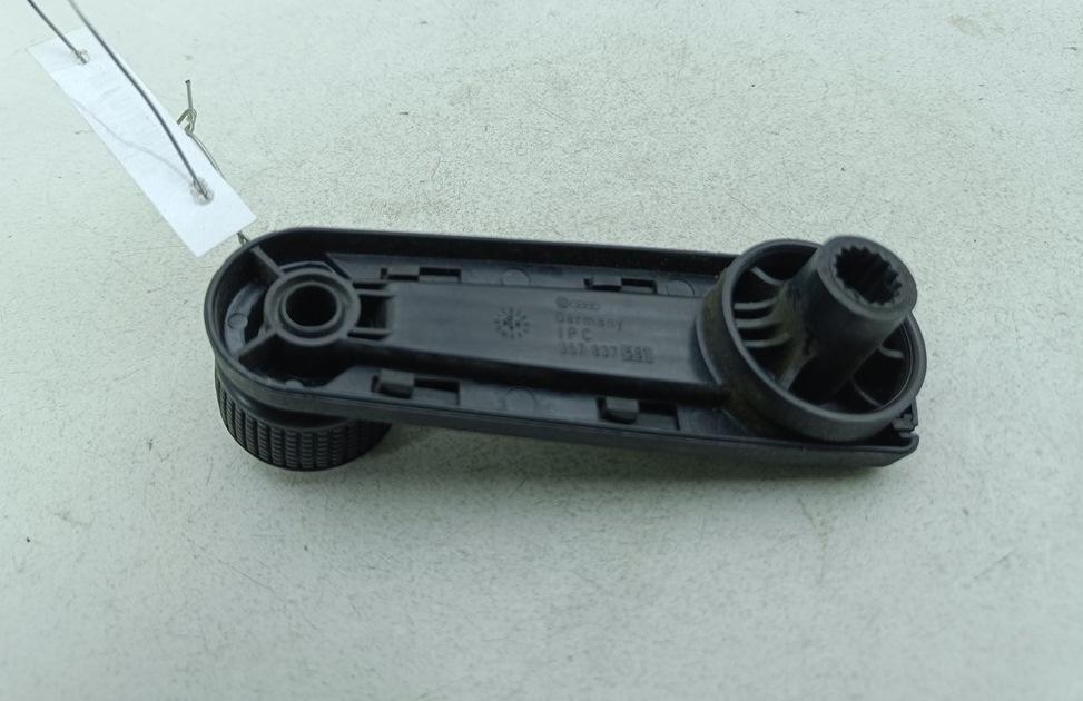 ручка стеклоподъемника Volkswagen Passat B3 1993, 1.8 л., бензин, МКПП, серый, универсал, 357837581