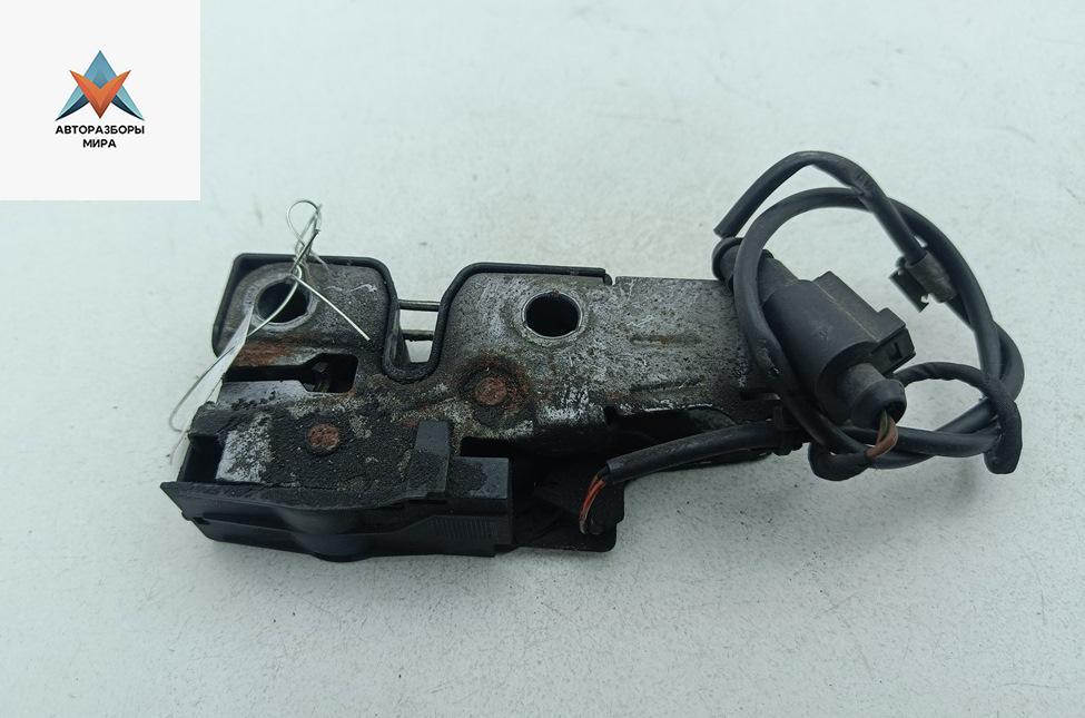 замок капота Volkswagen Passat B6 2006, 2.0 л., бензин, МКПП, серый, седан, 3C1823187 - фото №1