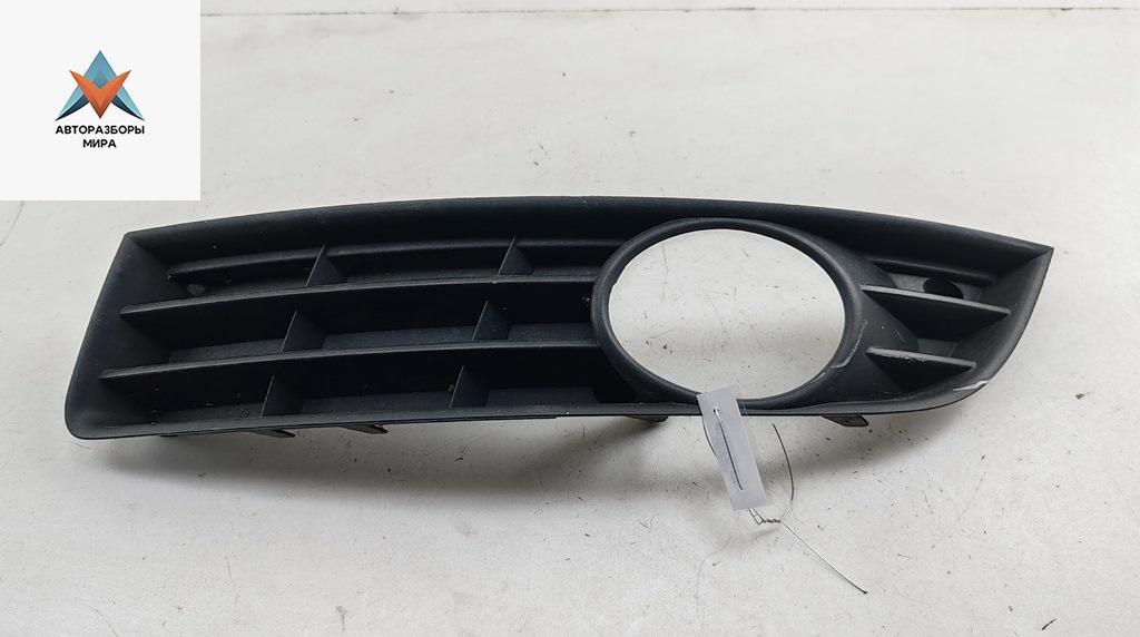 рамка фары противотуманной левой Volkswagen Passat B6 2008, 1.9 л., дизель, МКПП, красный, универсал, 3C0853665C - фото №1