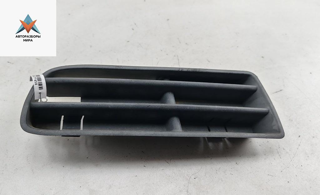 заглушка (решетка) в бампер Volkswagen Golf 4 поколение 1999, 1.4 л., бензин, МКПП, синий, хетчбэк 5 дв., 1J0853665B - фото №1