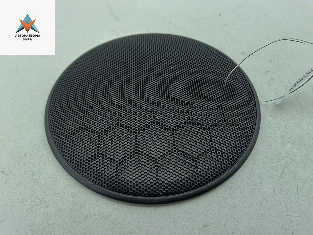 Сетка (решетка) динамика Volkswagen Golf 4 поколение 2002, 1.4 л., бензин, МКПП, чёрный, хетчбэк 5 дв., 3B0868149 - фото №1