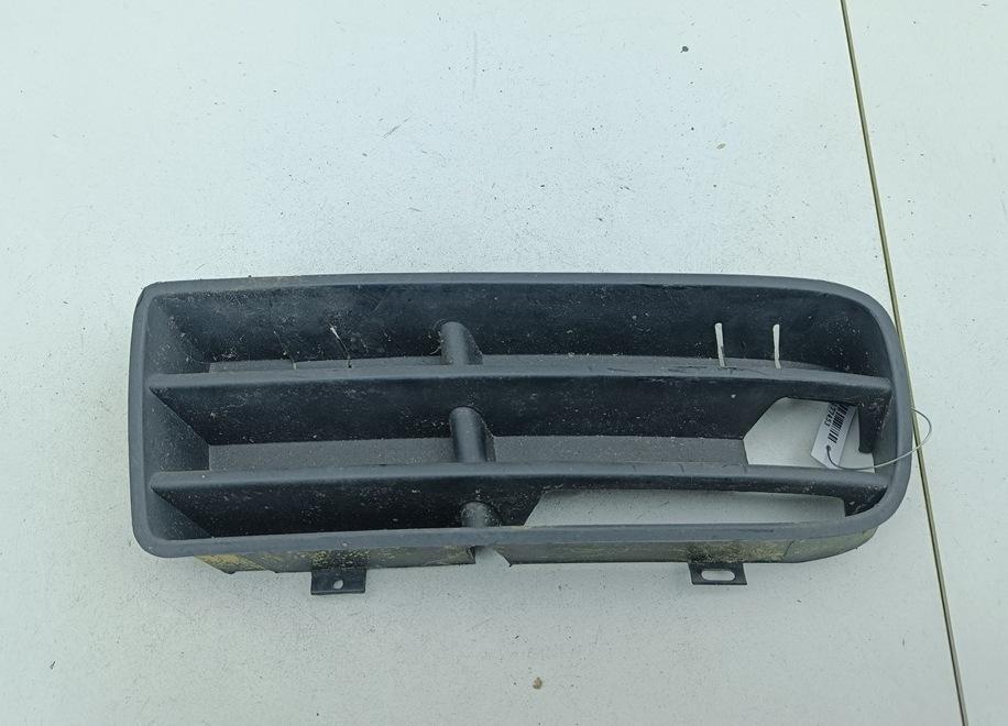 заглушка (решетка) в бампер Volkswagen Golf-4 2001, 1.4 л., бензин, МКПП, синий, хетчбэк 3 дв., 1J0853665B