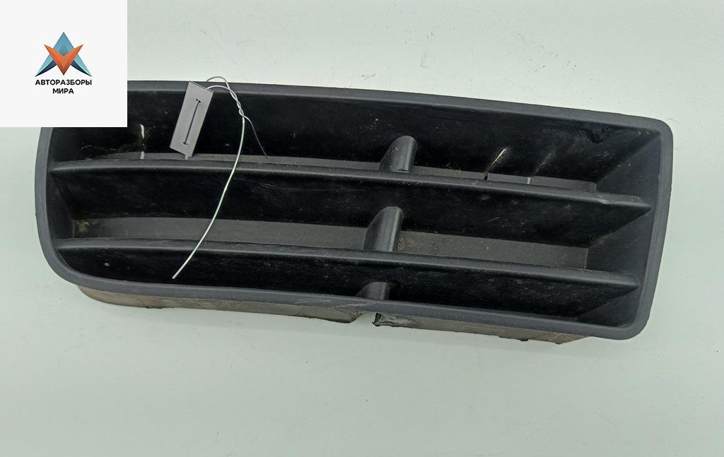 заглушка (решетка) в бампер Volkswagen Golf 4 поколение 2001, 1.6 л., бензин, МКПП, чёрный, хетчбэк 5 дв., 1J853666D - фото №1